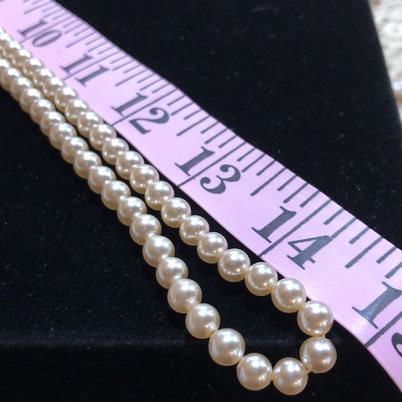 🔥Closet Clear Out🔥 Faux Pearls Necklace & Bracelet Set - Picture 8 of 11